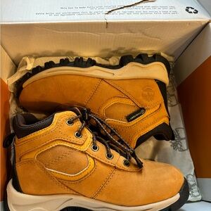 Brown 10T Timberland Hiker Boots